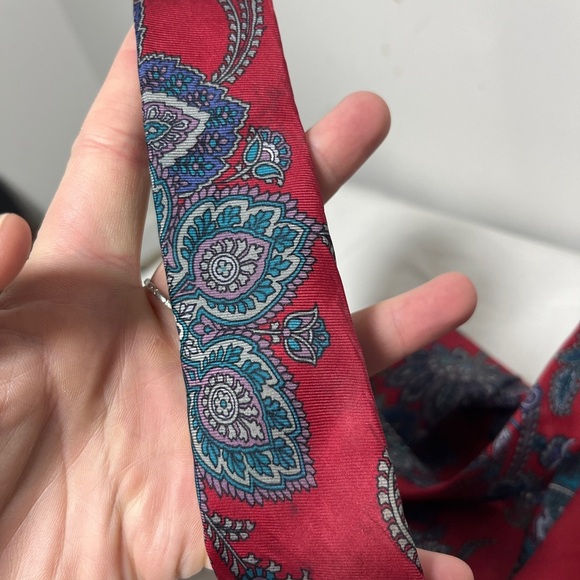 CHRISTIAN DIOR Red Paisley Italian Silk USA Designer Mens Tie VTG RARE - Picture 2 of 7